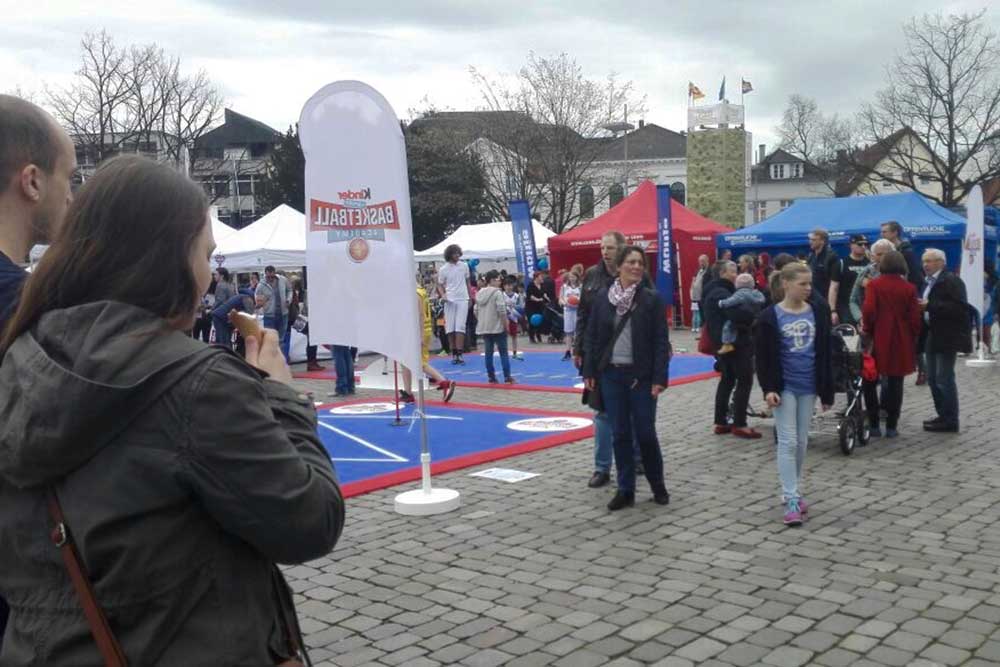 Viele Aktivitäten rund um den Basketball werden heute in der Oldenburger Innenstadt und auf dem Schlossplatz sowie vor der EWE Arena geboten.
