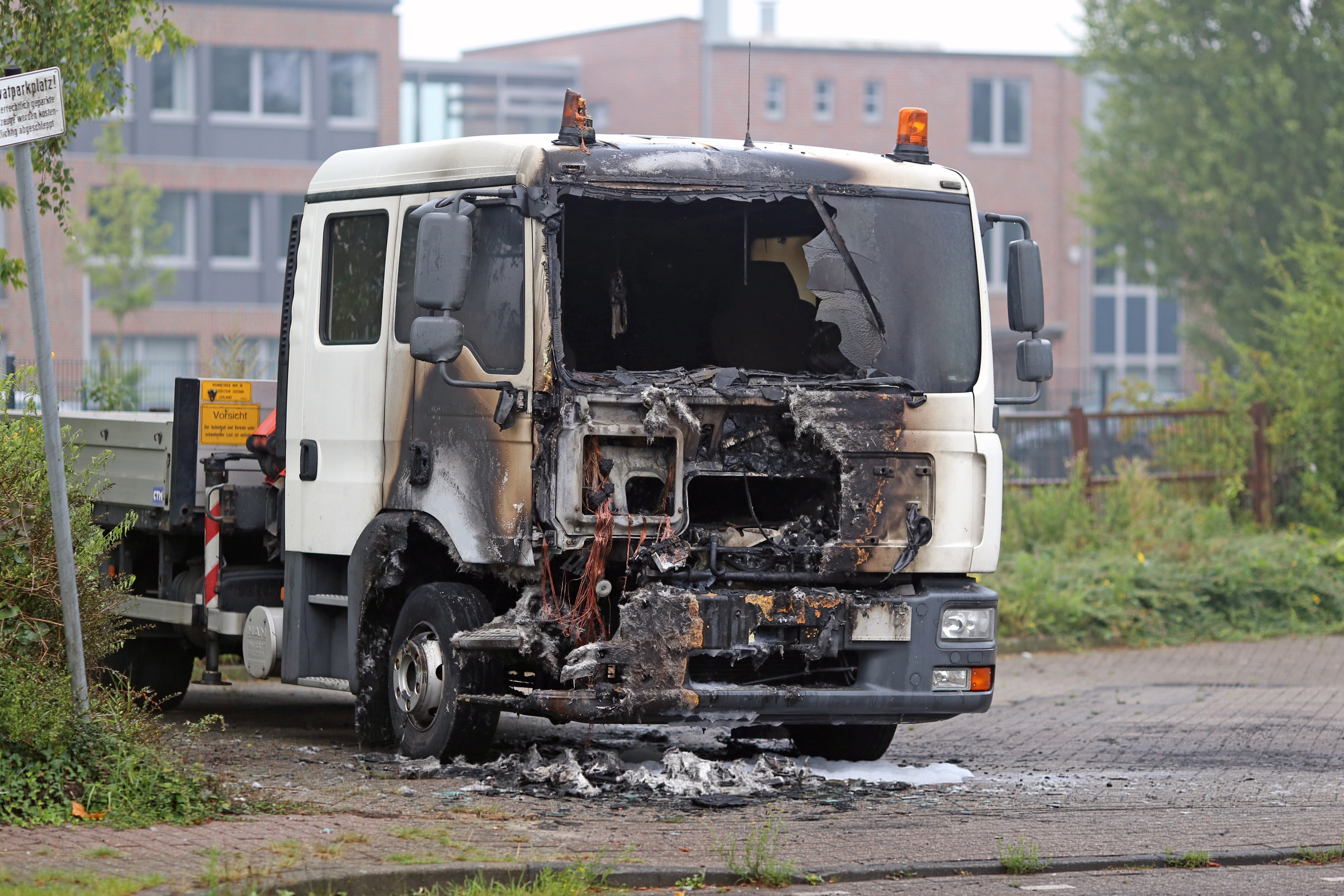 Auch in der vergangenen Nacht brannten wieder drei Autos in Oldenburg - dieses Mal in der Tastruper Straße.